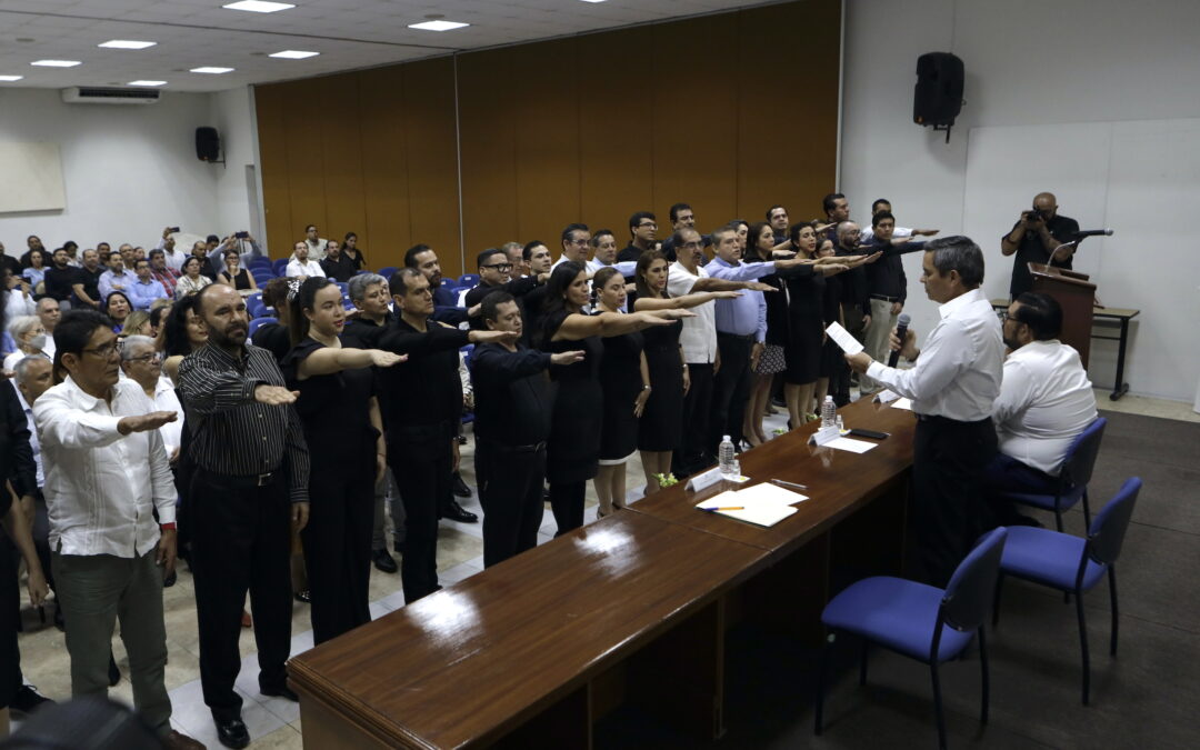 Rector toma protesta al nuevo Comité Ejecutivo de la FEUC