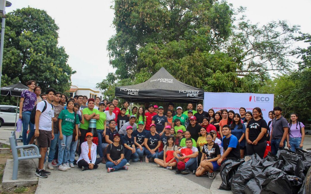 Voluntariado de la UdeC y Coca Cola Colima reunen a más de 100 voluntarios por Un Mundo Sin Residuos